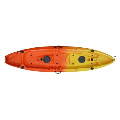 2 человека сидят на пластиковом одиночном рыболовном каяке каяк De Pesca 3,1 м-4 м Длина НЕ надувный